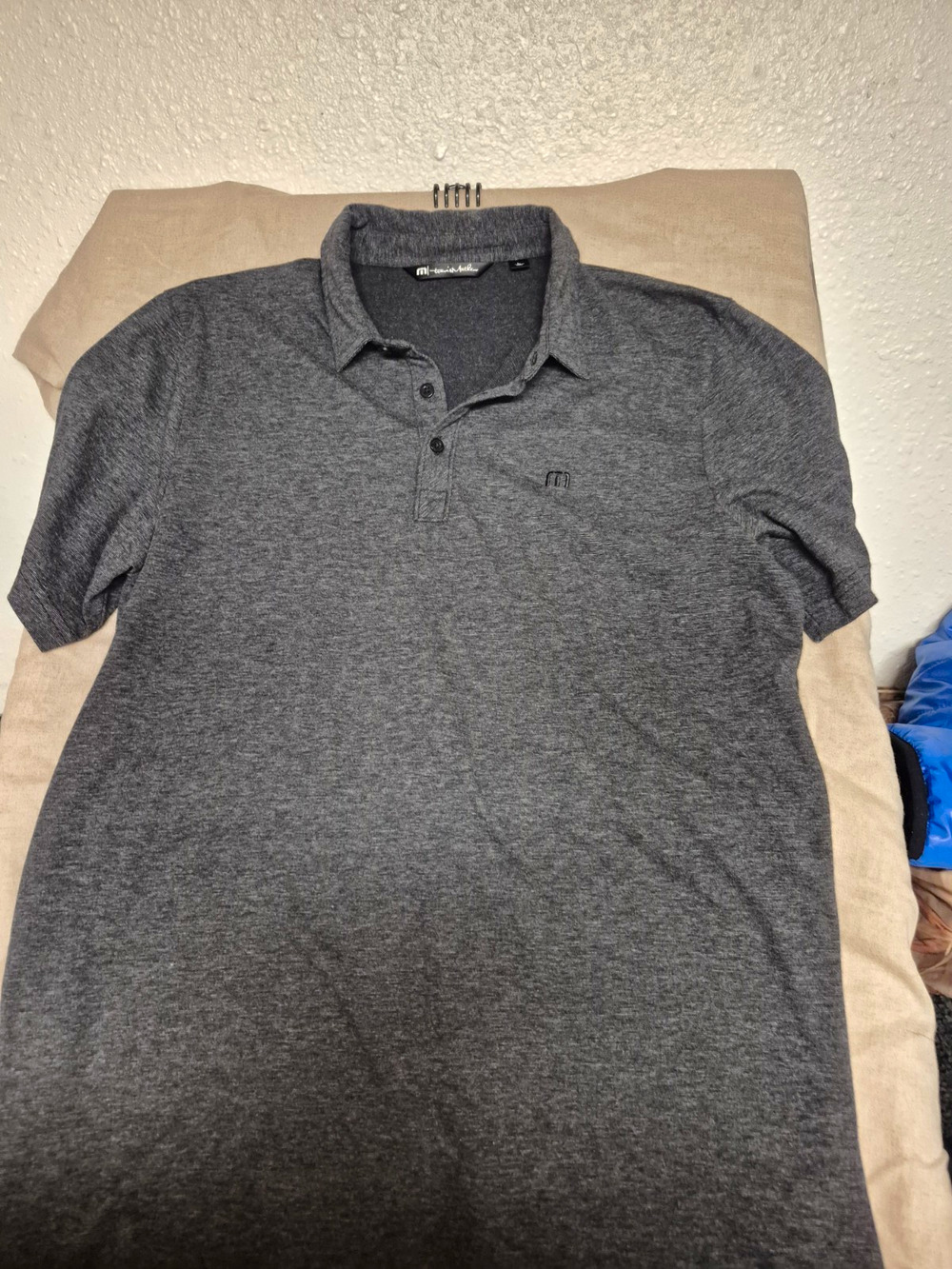 Travis Mathew Short Sleeve Polo Shirt Mens (L) Gray Solid Logo Button Collar